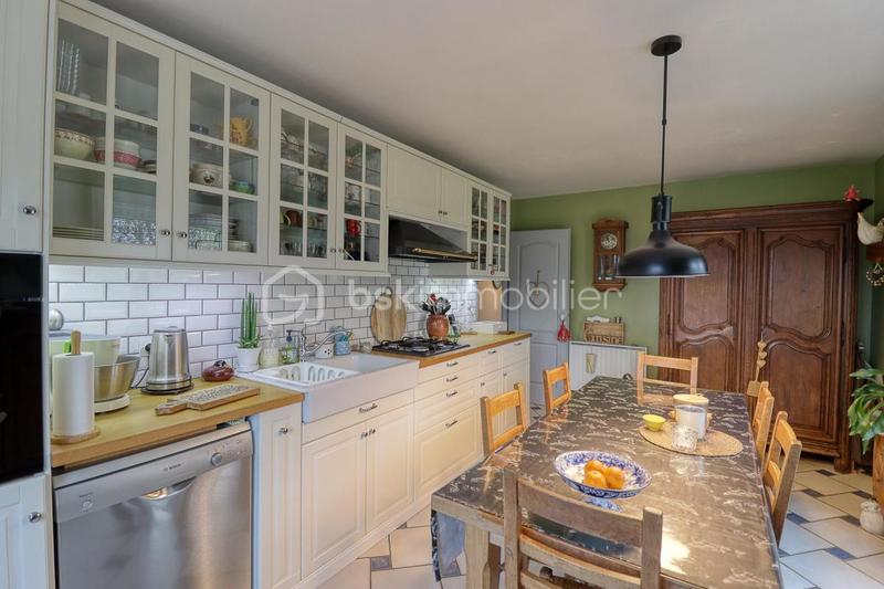 Maison traditionnelle - 193 m² - 8 pièces