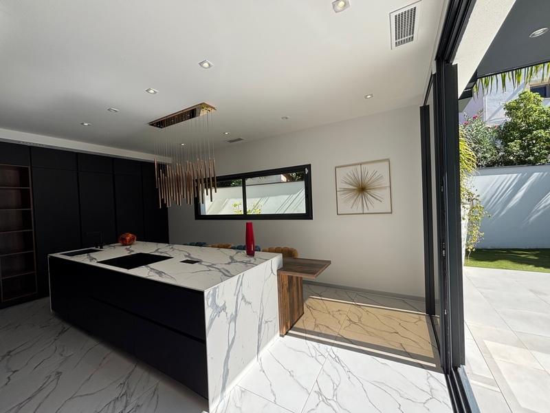 Maison - 261 m² - 7 pièces