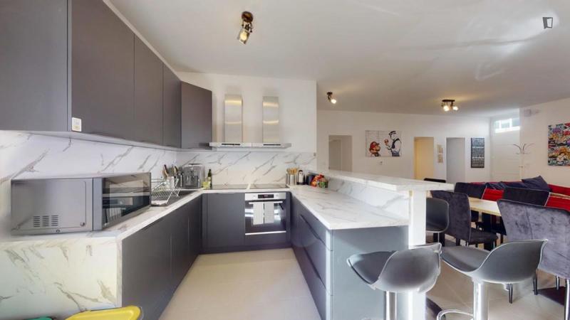 Chambre - 12 m² - 13 pièces