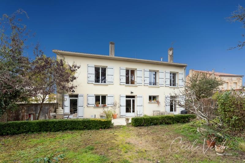 Maison de ville - 250 m² - 11 pièces