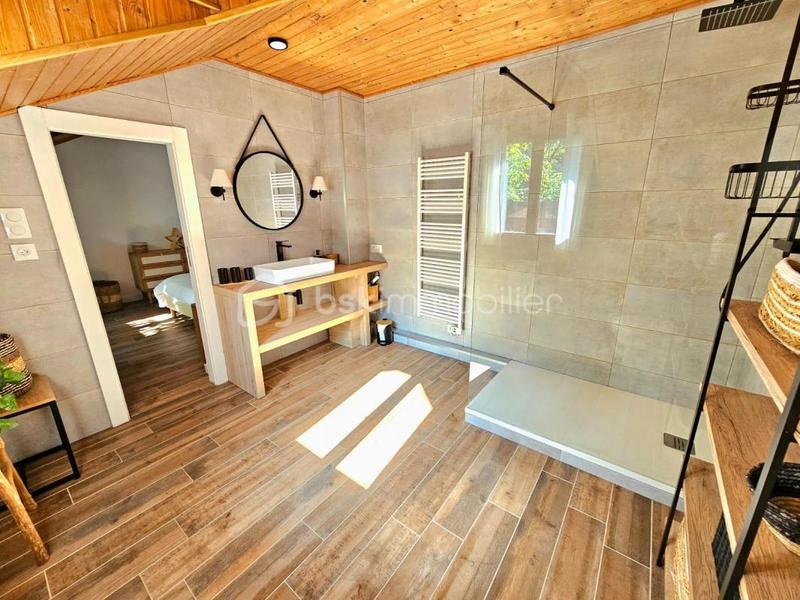 Châlet - 270 m² - 5 pièces