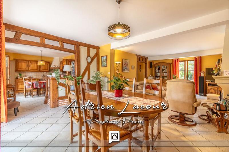 Maison - 242 m² - 10 pièces