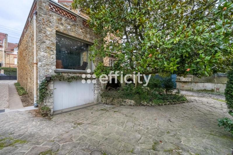 Maison - 210 m² - 9 pièces