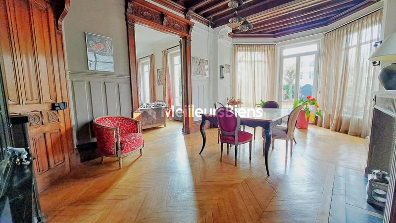 Maison - 320 m² - 10 pièces