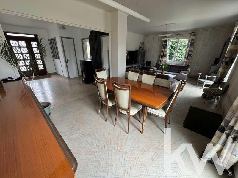 Maison - 202 m² - 8 pièces