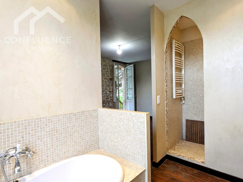 Maison - 250 m² - 7 pièces