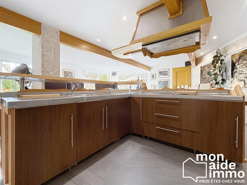 Maison - 220 m² - 6 pièces