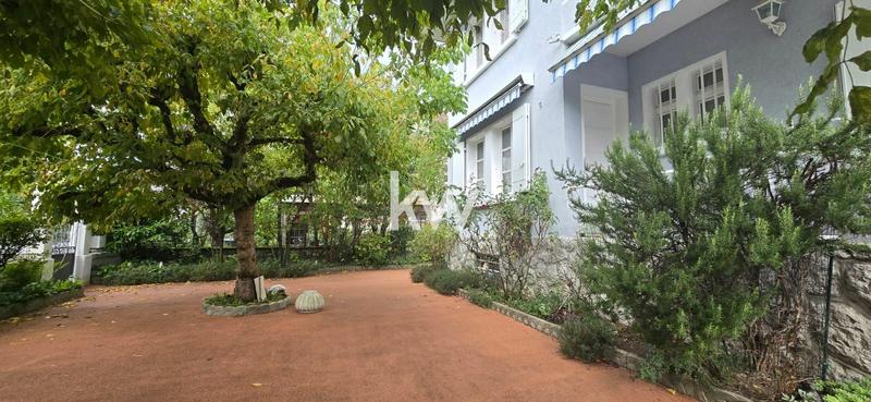 Maison de maîtres - 355 m² - 9 pièces