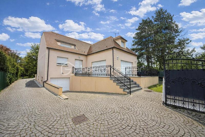 Maison - 185 m² - 6 pièces