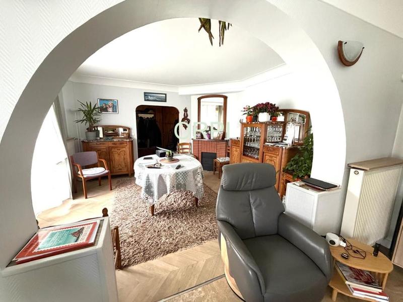 Maison - 221 m² - 5 pièces