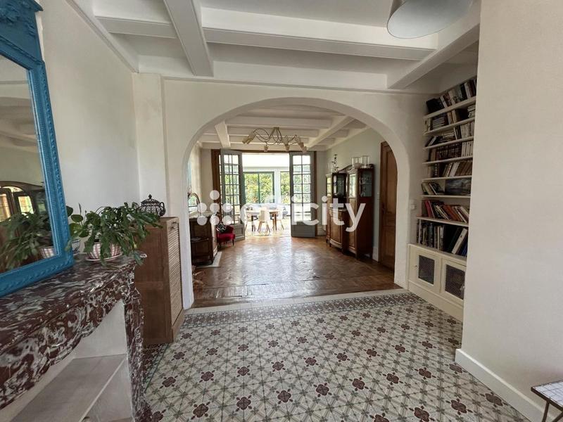 Maison - 207 m² - 7 pièces