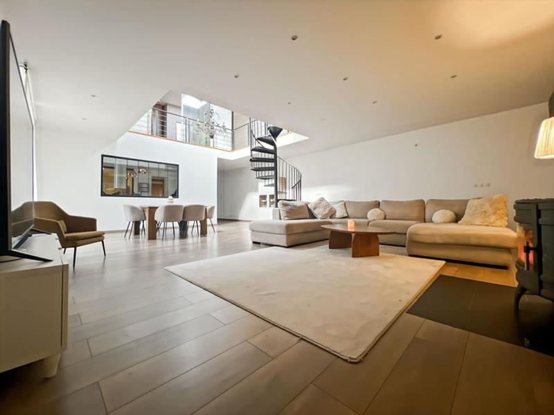 Loft - 345 m² - 8 pièces