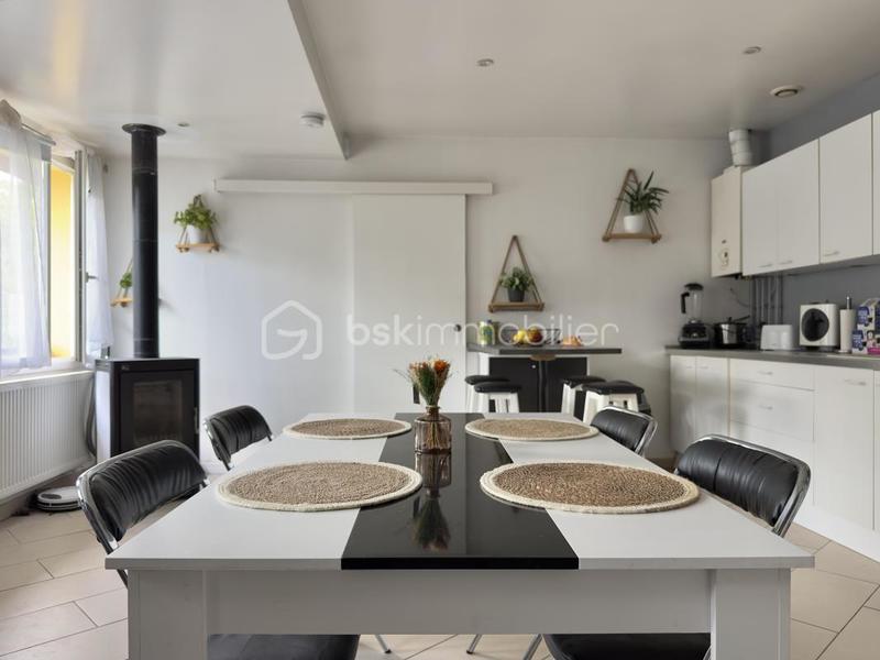 Maison traditionnelle - 165 m² - 8 pièces