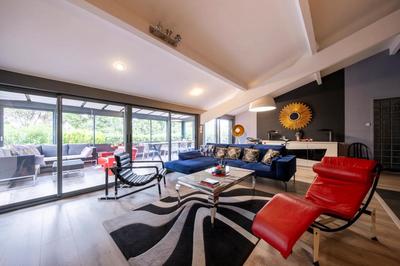 Maison - 218 m² - 8 pièces