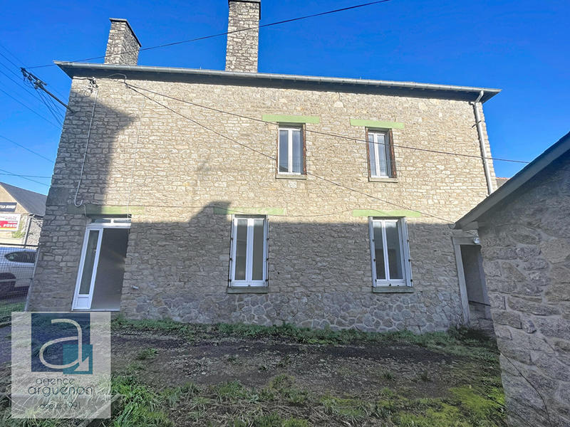 Maison - 213 m² - 9 pièces