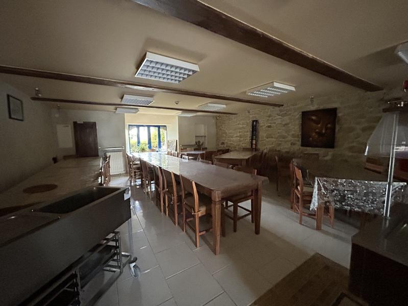 Propriété - 1 721 m² - 30 pièces