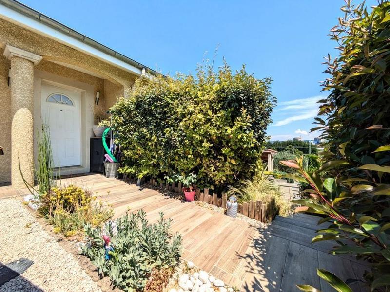 Villa - 100 m² - 6 pièces