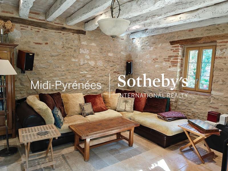 Maison - 585 m² - 18 pièces