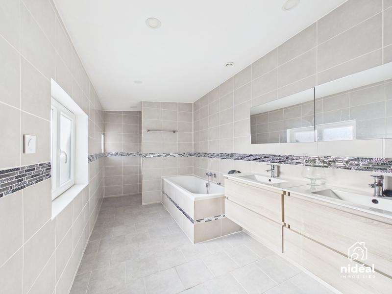 Maison - 104 m² - 4 pièces