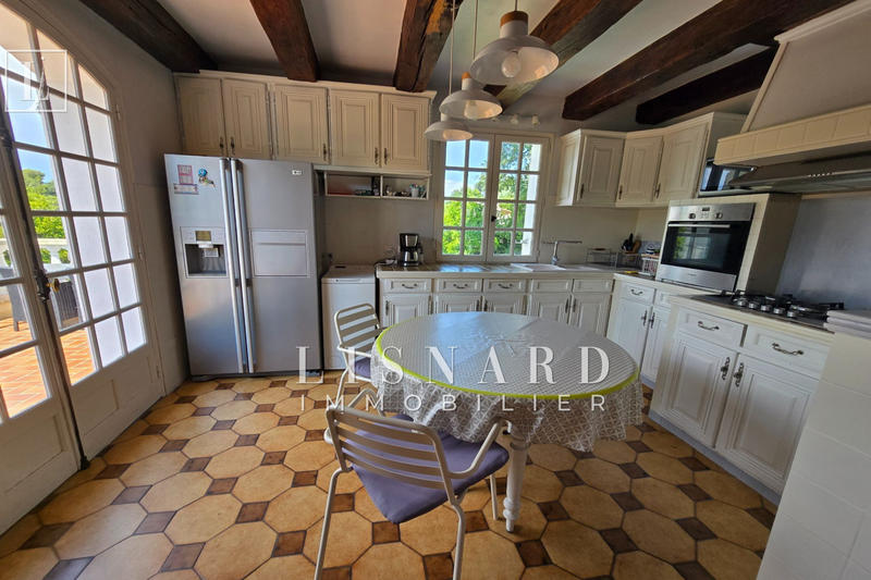 Maison - 240 m² - 6 pièces