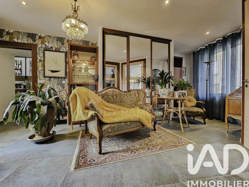 Maison de maîtres - 300 m² - 12 pièces