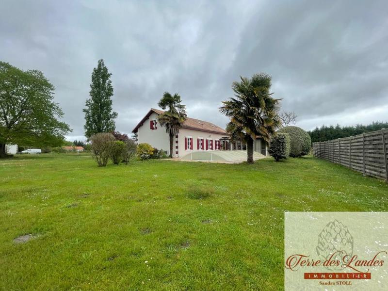 Propriété - 174 m² - 9 pièces