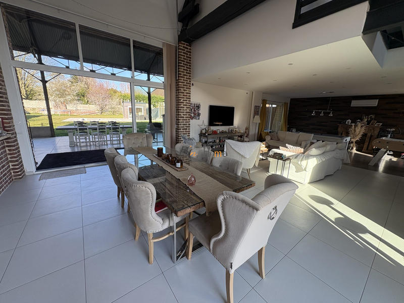 Maison - 250 m² - 4 pièces