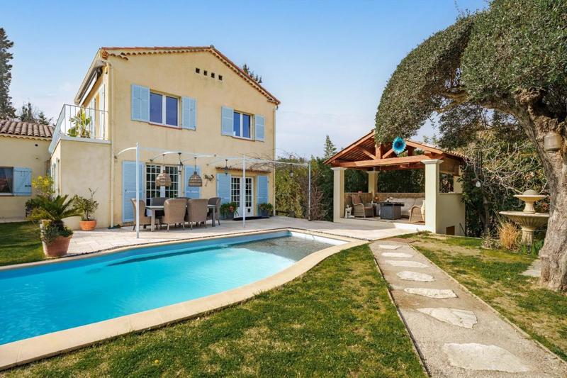 Villa - 217 m² - 8 pièces