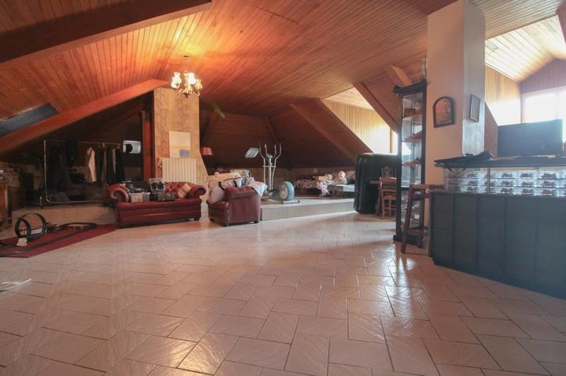 Maison - 276 m² - 6 pièces