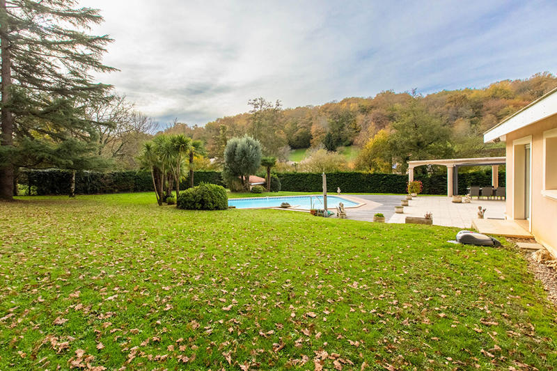 Maison - 199 m² - 8 pièces