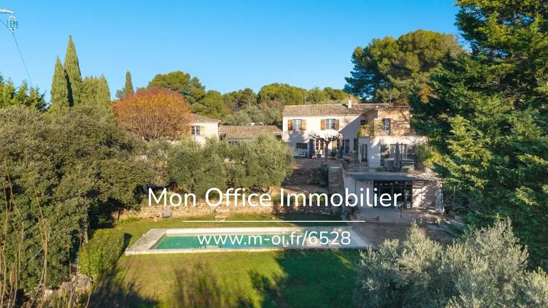 Propriété - 350 m² - 9 pièces