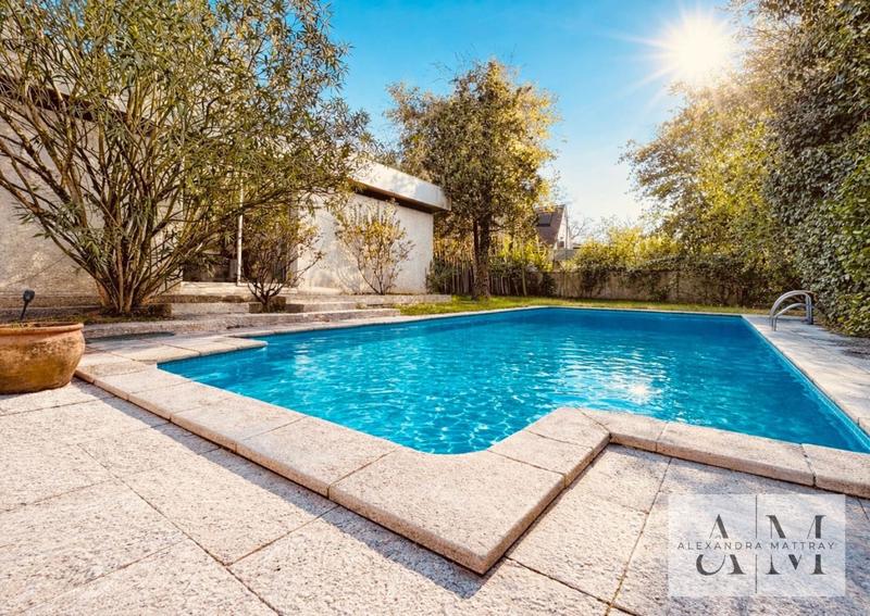 Maison - 227 m² - 9 pièces