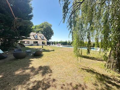 Maison - 224 m² - 7 pièces