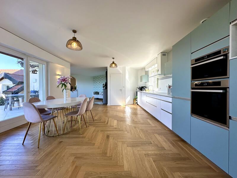 Maison - 250 m² - 10 pièces