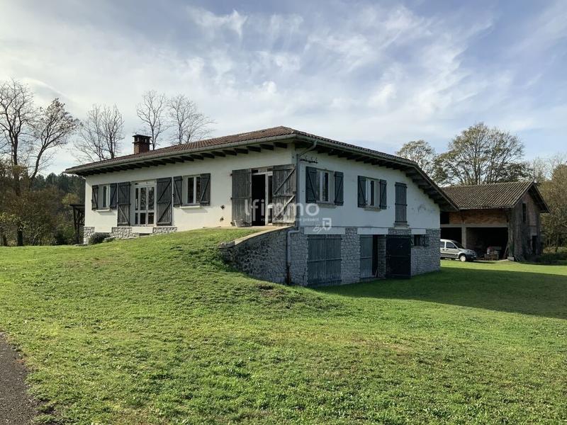 Maison - 382 m² - 9 pièces