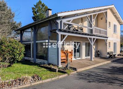 Maison - 140 m² - 5 pièces