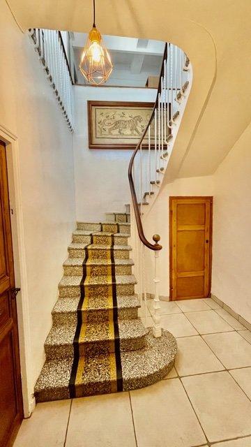 Maison - 280 m² - 6 pièces