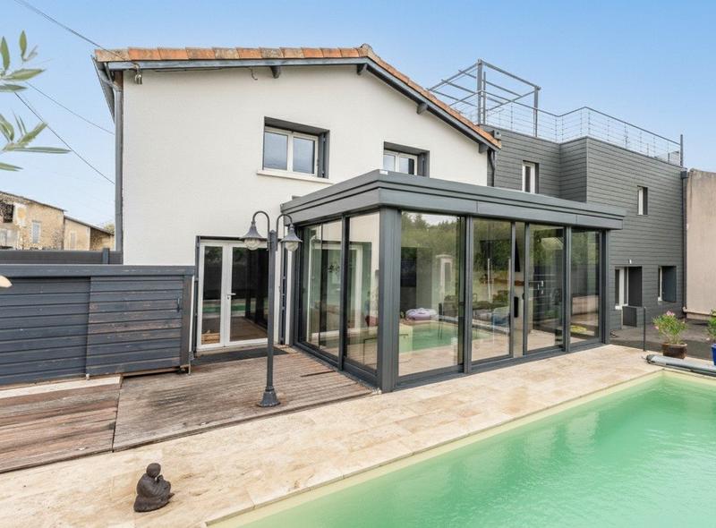 Villa - 187 m² - 9 pièces