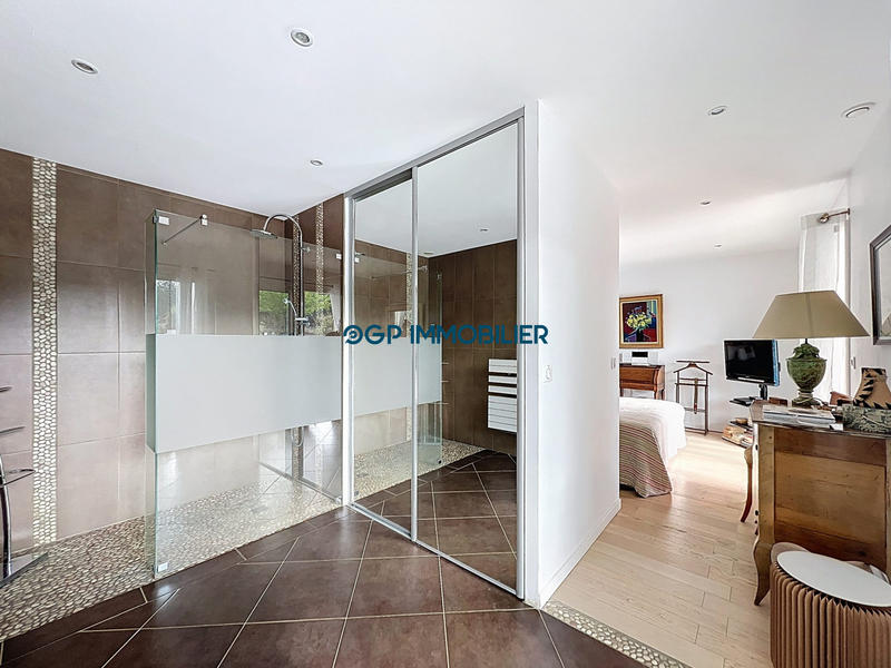 Villa - 201 m² - 6 pièces