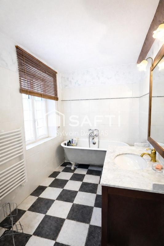 Maison - 90 m² - 4 pièces