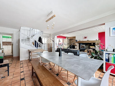 Maison - 195 m² - 7 pièces