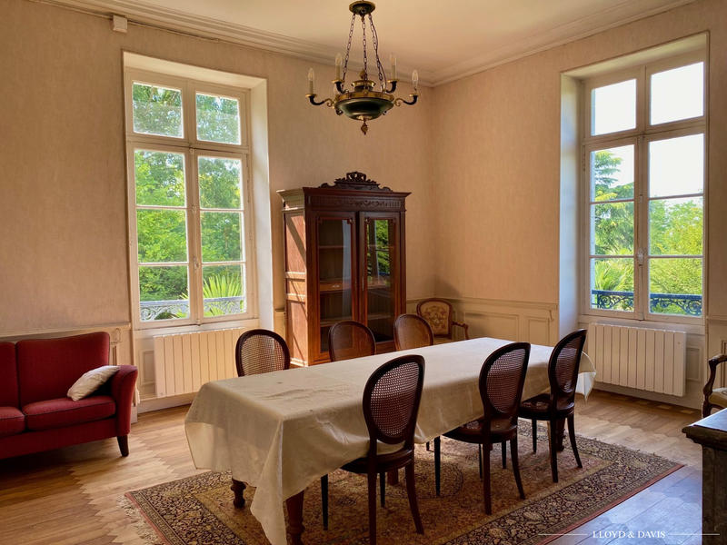 Château - 520 m² - 15 pièces