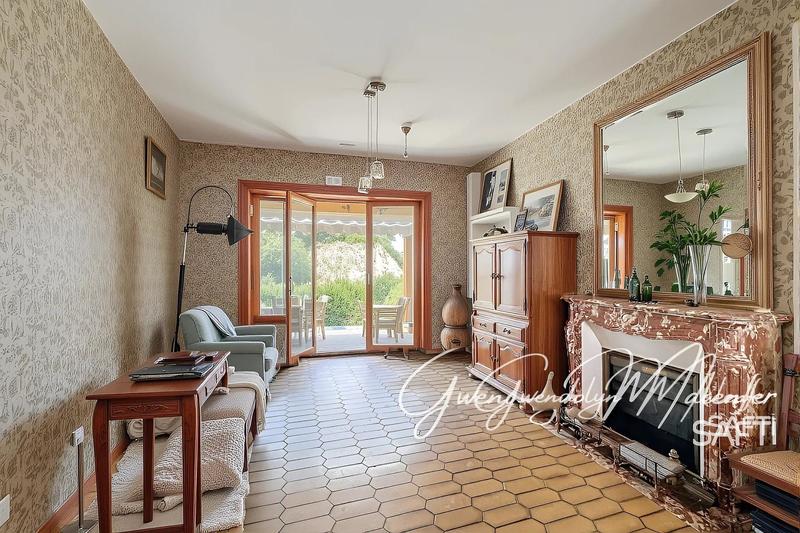 Maison - 163 m² - 8 pièces