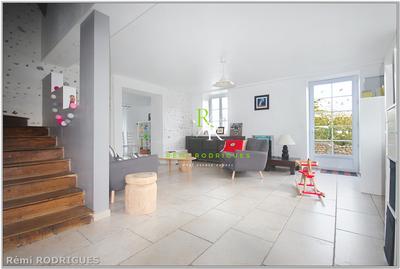 Maison - 219 m² - 10 pièces