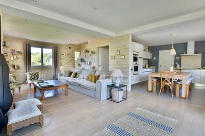 Maison - 227 m² - 8 pièces