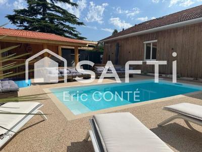 Maison - 158 m² - 8 pièces