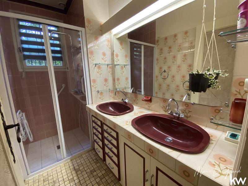 Maison - 201 m² - 7 pièces