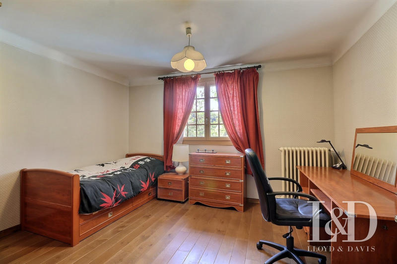 Maison - 425 m² - 14 pièces