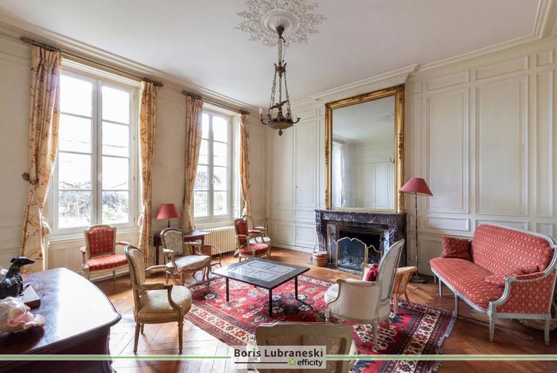 Maison - 306 m² - 12 pièces