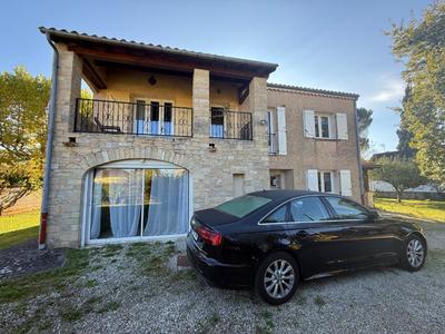 Maison - 160 m² - 8 pièces